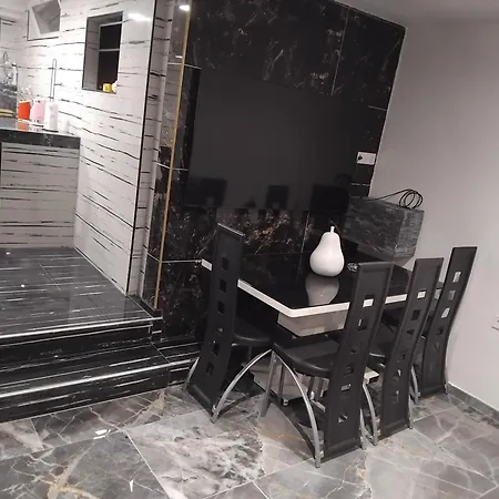 Tres Bel Entierement Equipee Disponible Fin Juin Debut Juillet 아파트