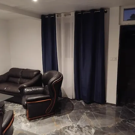 Tres Bel Entierement Equipee Disponible Fin Juin Debut Juillet 아파트 *